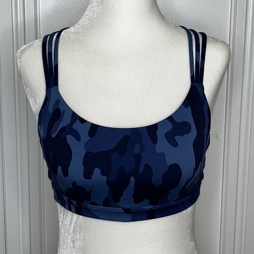 GapFit Eclipse Medium Support Strappy Sports Bra Size S NWOT
